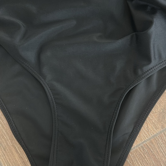 Women's bathing suit. One shoulder with ruffle around front & back. Size L - Picture 4 of 5